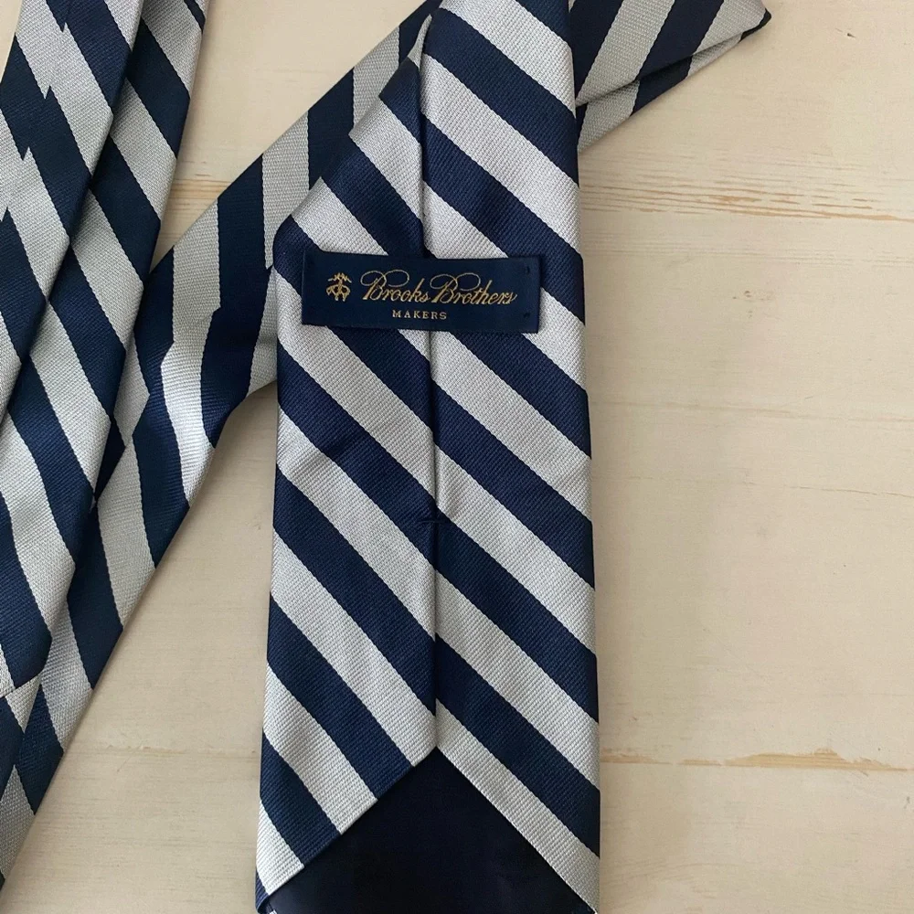 Brooks Brothers Classic Navy and Silver Striped Tie